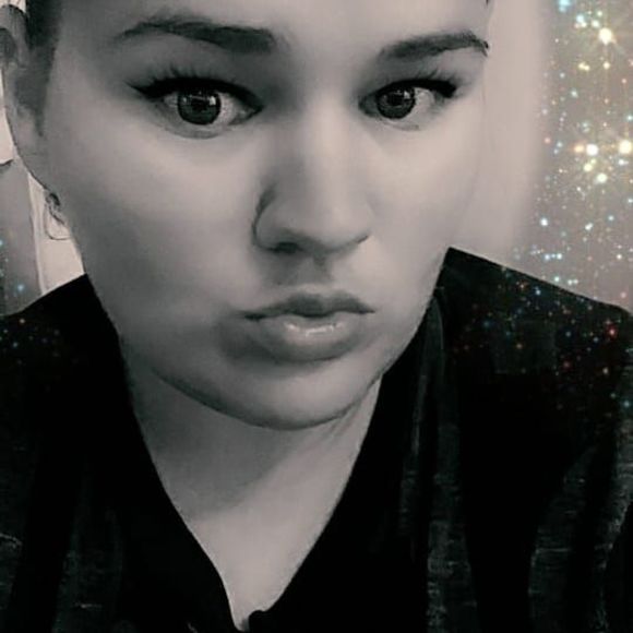 Meet your Posher, Amy - Picture 1 of 1